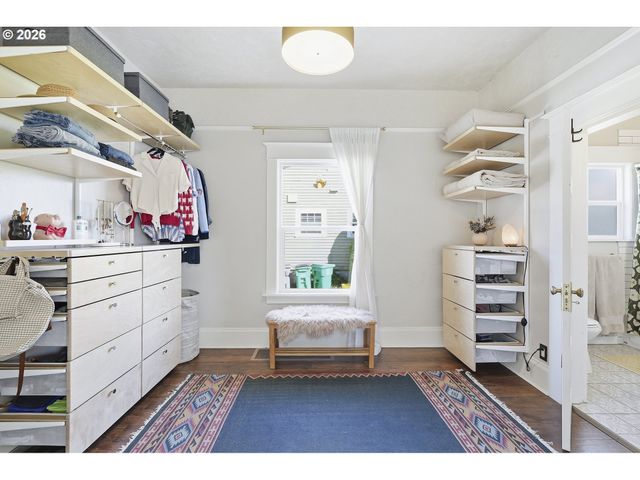 6855 Ne SISKIYOU St, Portland, OR 97213