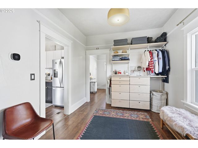 6855 Ne SISKIYOU St, Portland, OR 97213