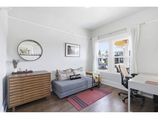 6855 Ne SISKIYOU St, Portland, OR 97213