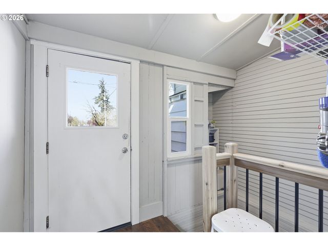 6855 Ne SISKIYOU St, Portland, OR 97213