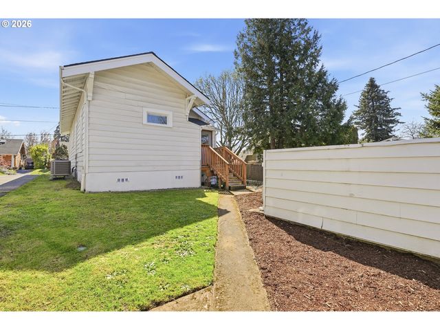 6855 Ne SISKIYOU St, Portland, OR 97213