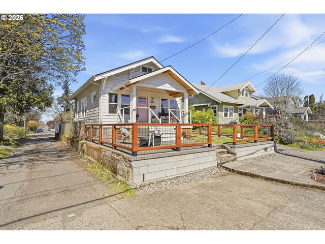 6855 Ne SISKIYOU St, Portland, OR 97213