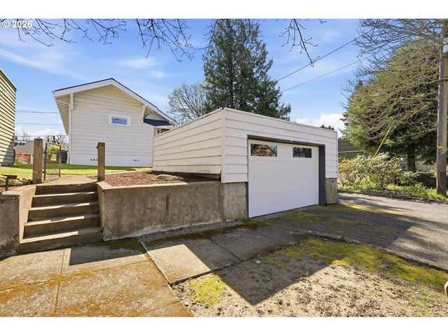 6855 Ne SISKIYOU St, Portland, OR 97213