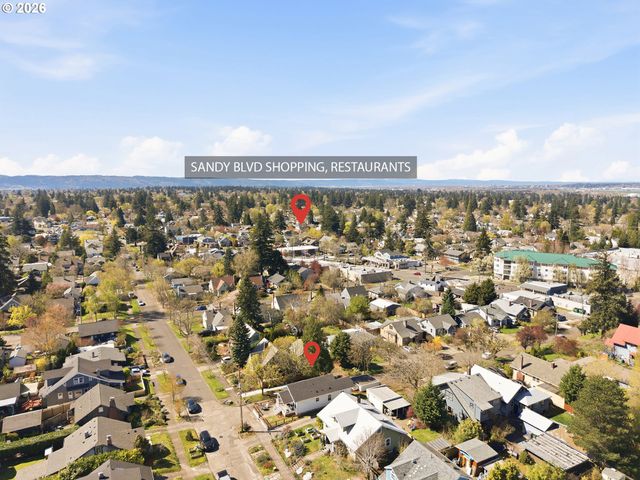 6855 Ne SISKIYOU St, Portland, OR 97213