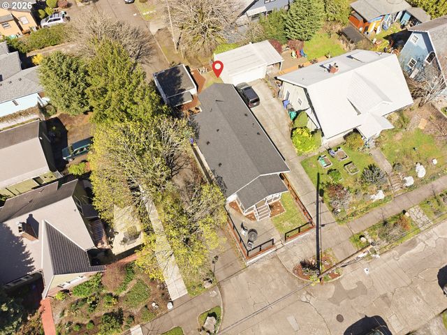 6855 Ne SISKIYOU St, Portland, OR 97213