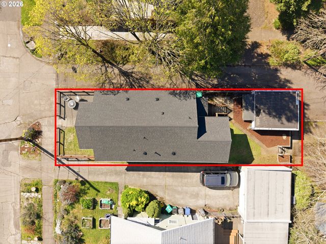 6855 Ne SISKIYOU St, Portland, OR 97213