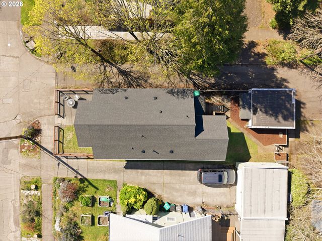 6855 Ne SISKIYOU St, Portland, OR 97213