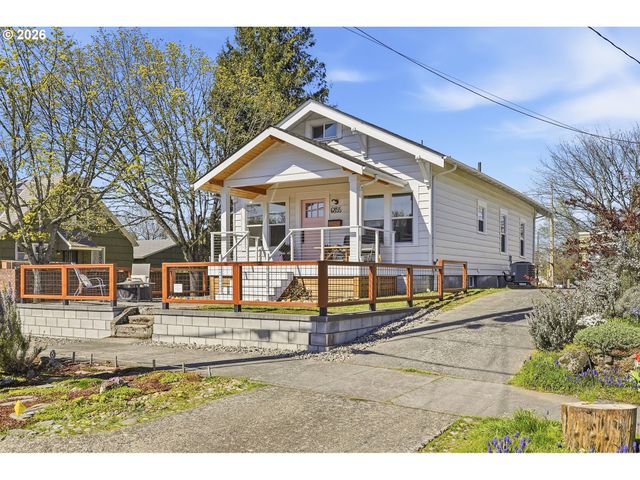 6855 Ne SISKIYOU St, Portland, OR 97213