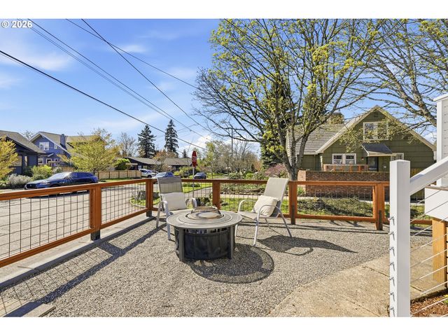 6855 Ne SISKIYOU St, Portland, OR 97213