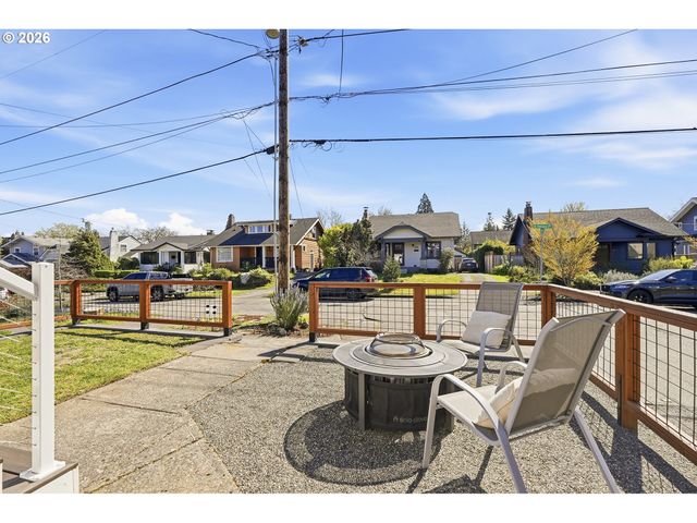 6855 Ne SISKIYOU St, Portland, OR 97213