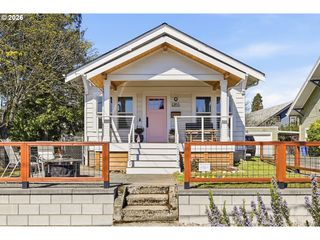 6855 Ne SISKIYOU St, Portland, OR 97213