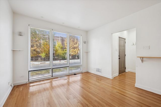 3831 N New England Avenue, Chicago, IL 60634