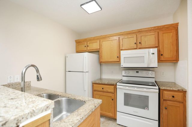 17401 Red Oak Drive 97, Houston, TX 77090