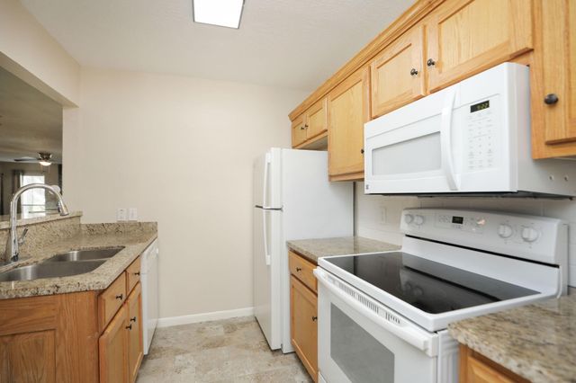 17401 Red Oak Drive 97, Houston, TX 77090