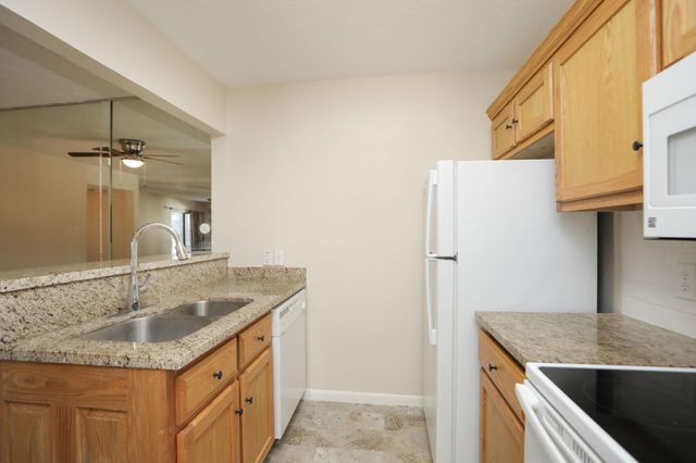 17401 Red Oak Drive 97, Houston, TX 77090