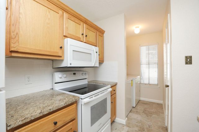 17401 Red Oak Drive 97, Houston, TX 77090