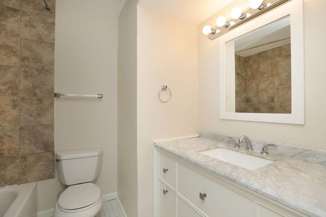 17401 Red Oak Drive 97, Houston, TX 77090