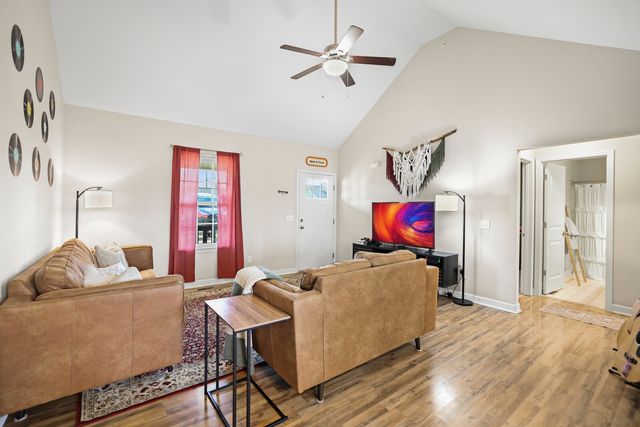 556 Skyview Dr, Ashland City, TN 37015