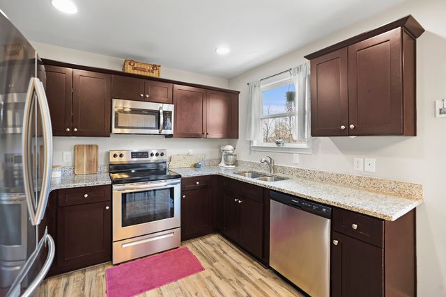 556 Skyview Dr, Ashland City, TN 37015