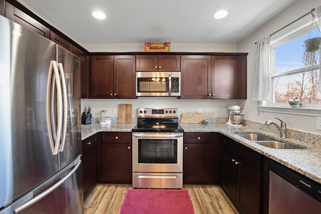 556 Skyview Dr, Ashland City, TN 37015