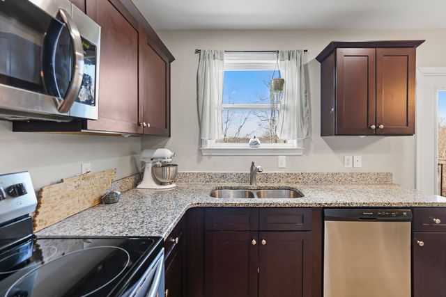 556 Skyview Dr, Ashland City, TN 37015