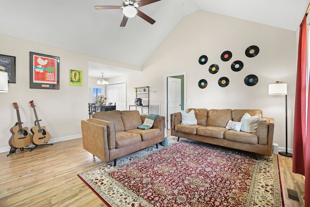 556 Skyview Dr, Ashland City, TN 37015