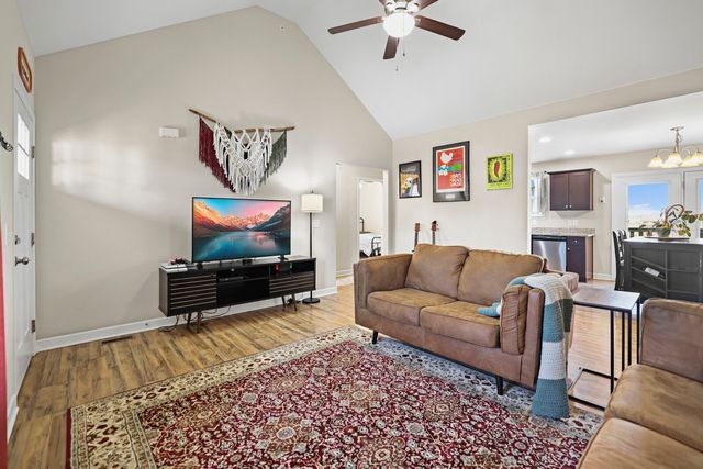 556 Skyview Dr, Ashland City, TN 37015