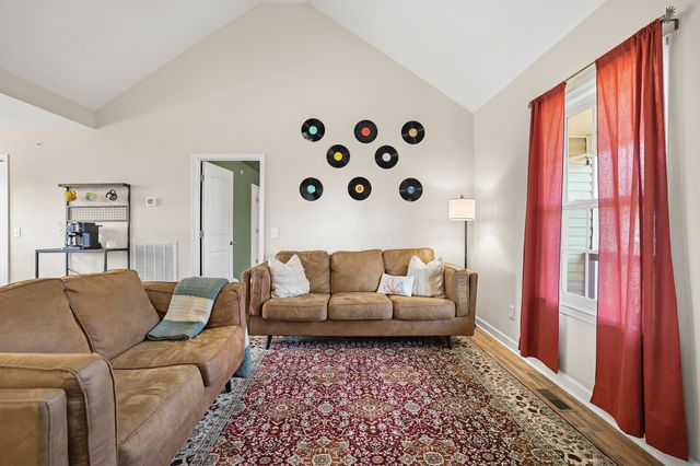 556 Skyview Dr, Ashland City, TN 37015