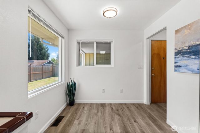 911 11th Street NW, Puyallup, WA 98371