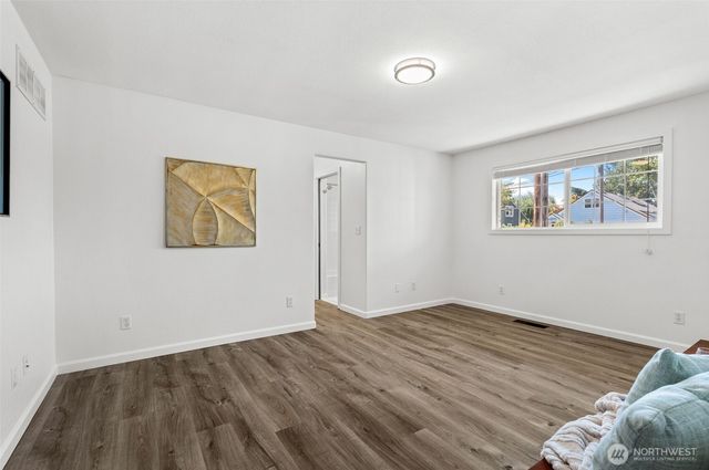 911 11th Street NW, Puyallup, WA 98371