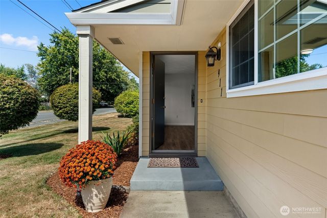 911 11th Street NW, Puyallup, WA 98371