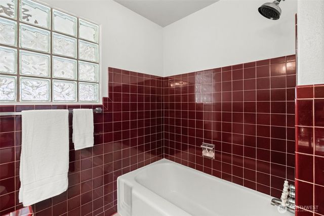 911 11th Street NW, Puyallup, WA 98371