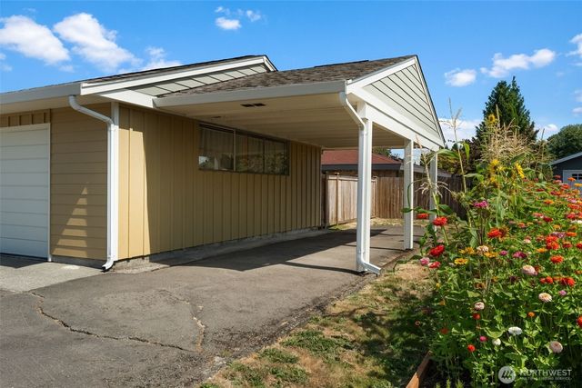 911 11th Street NW, Puyallup, WA 98371