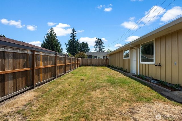 911 11th Street NW, Puyallup, WA 98371