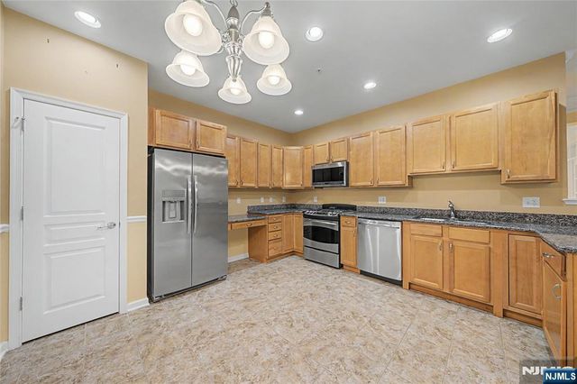 2116 Warrens Way, Wanaque, NJ 07465