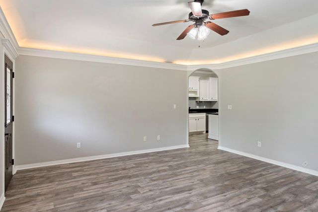 227 Green Leaf Street, Huntsville, TX 77340
