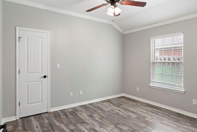 227 Green Leaf Street, Huntsville, TX 77340