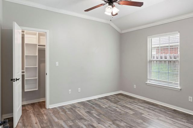 227 Green Leaf Street, Huntsville, TX 77340