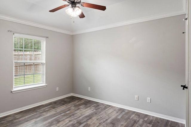 227 Green Leaf Street, Huntsville, TX 77340