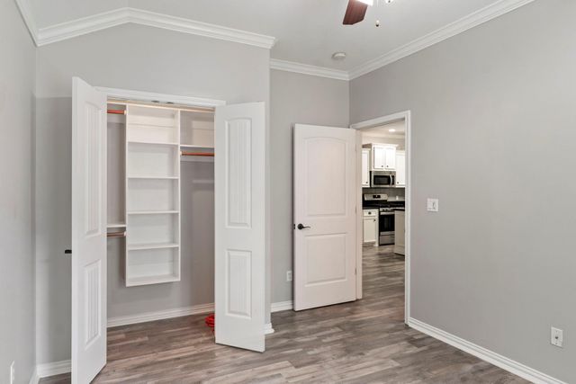 227 Green Leaf Street, Huntsville, TX 77340