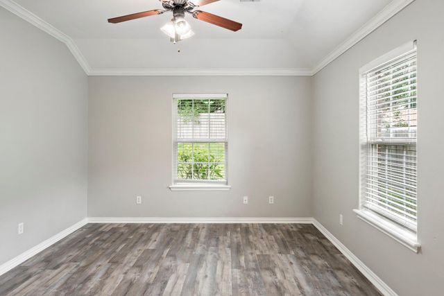 227 Green Leaf Street, Huntsville, TX 77340