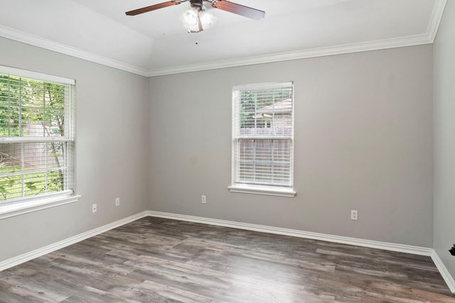 227 Green Leaf Street, Huntsville, TX 77340