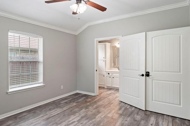 227 Green Leaf Street, Huntsville, TX 77340