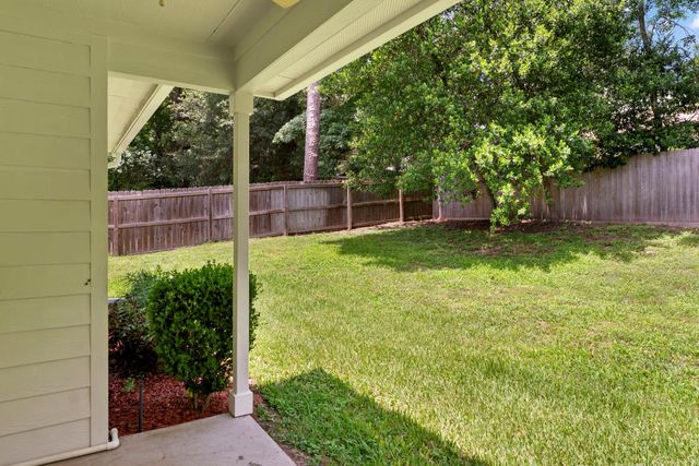 227 Green Leaf Street, Huntsville, TX 77340