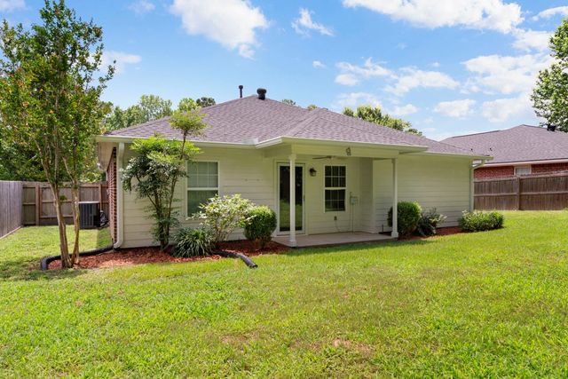 227 Green Leaf Street, Huntsville, TX 77340