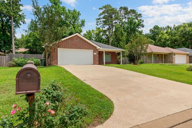 227 Green Leaf Street, Huntsville, TX 77340