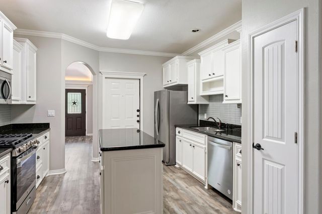 227 Green Leaf Street, Huntsville, TX 77340