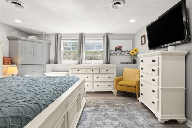 51 Cove Avenue, Barrington, RI 02806