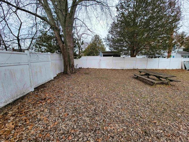 1813 North Avenue, Burlington, VT 05408