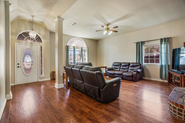 227 N Hopson Street, Van Alstyne, TX 75495